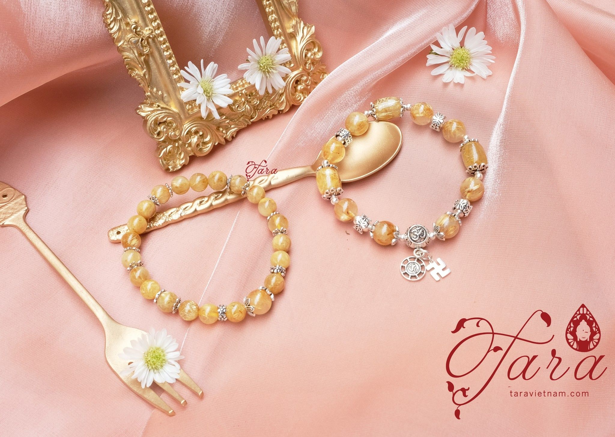 Vòng tay Thạch Anh Tóc Vàng mix Charm bạc đơn giản