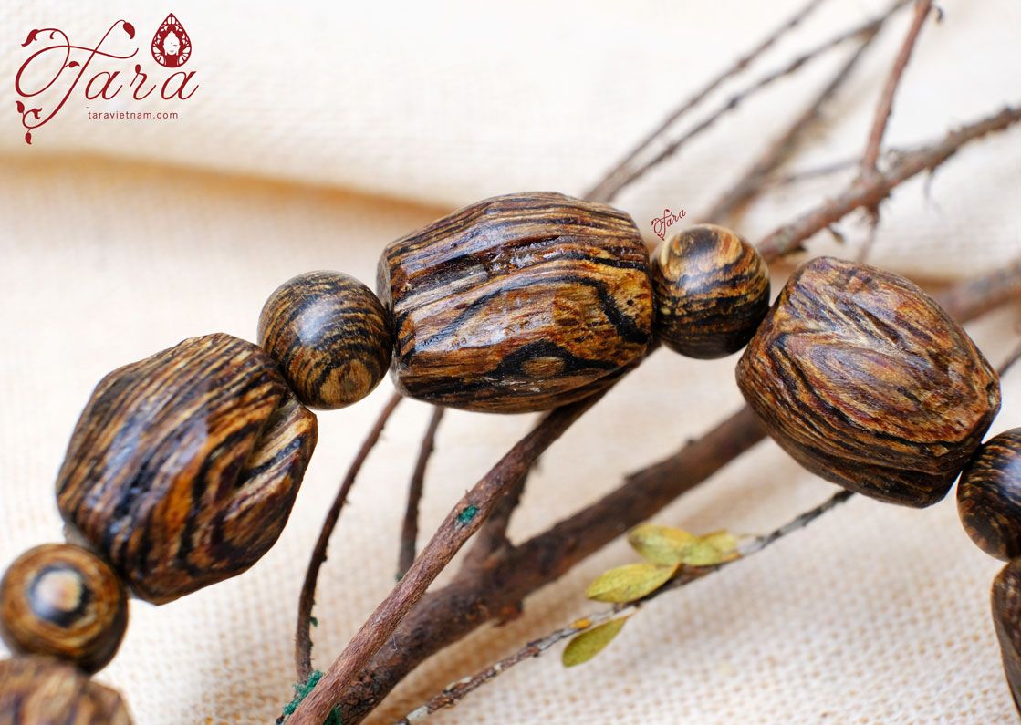 Vòng tay Trầm hương lu thống