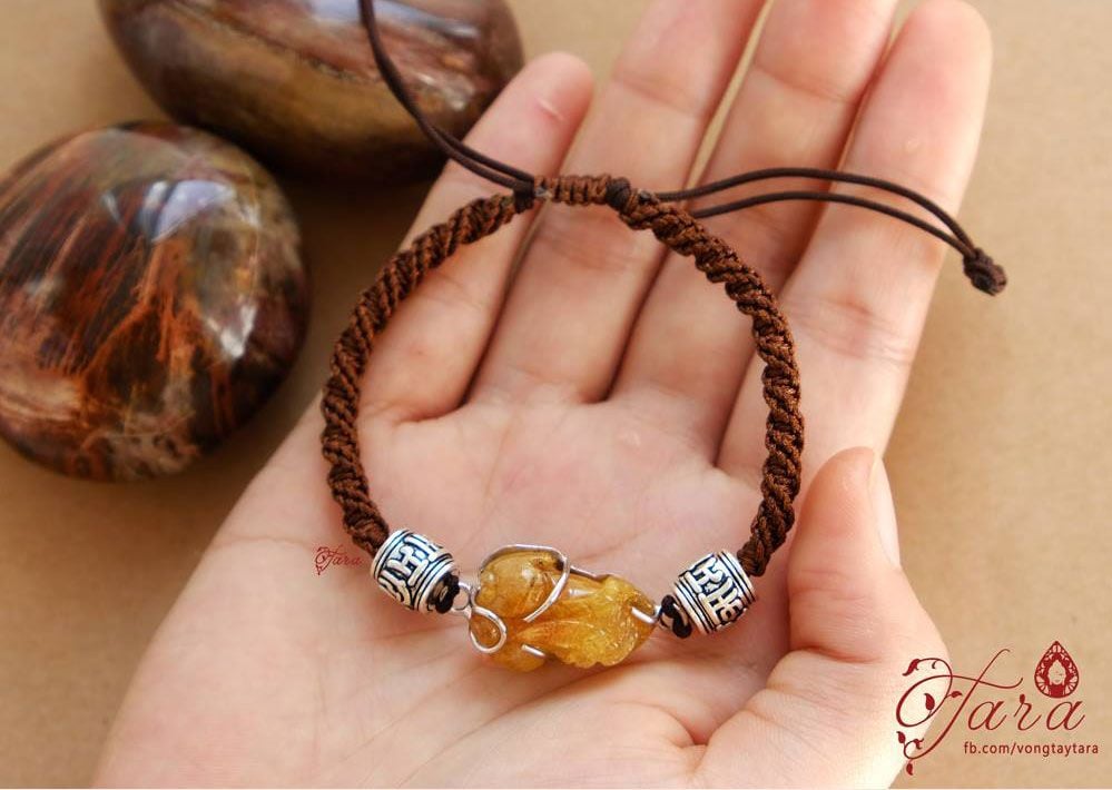 Vòng Tỳ Hưu Thạch anh Tóc Vàng dây vải mix Charm Chú Đại Bi bạc 925