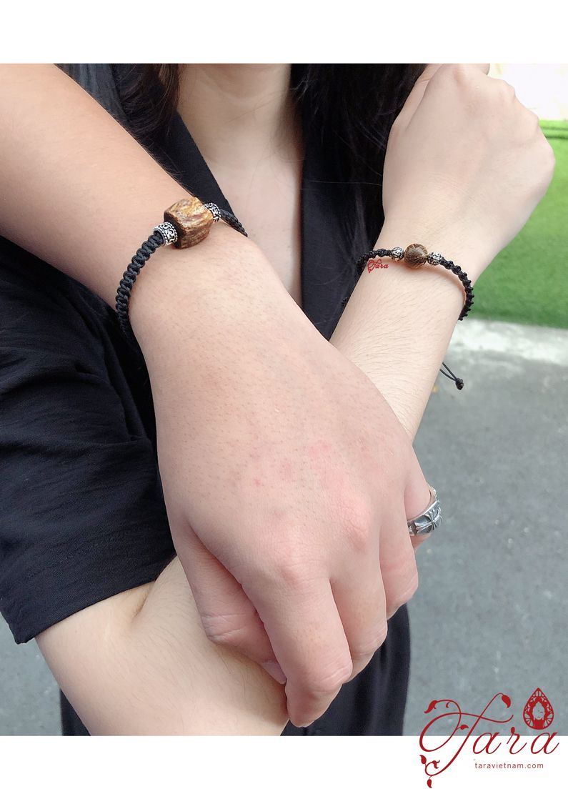 Vòng cặp Trầm Hương thắt dây vải và Charm Bạc khắc Lục Tự Minh Chú
