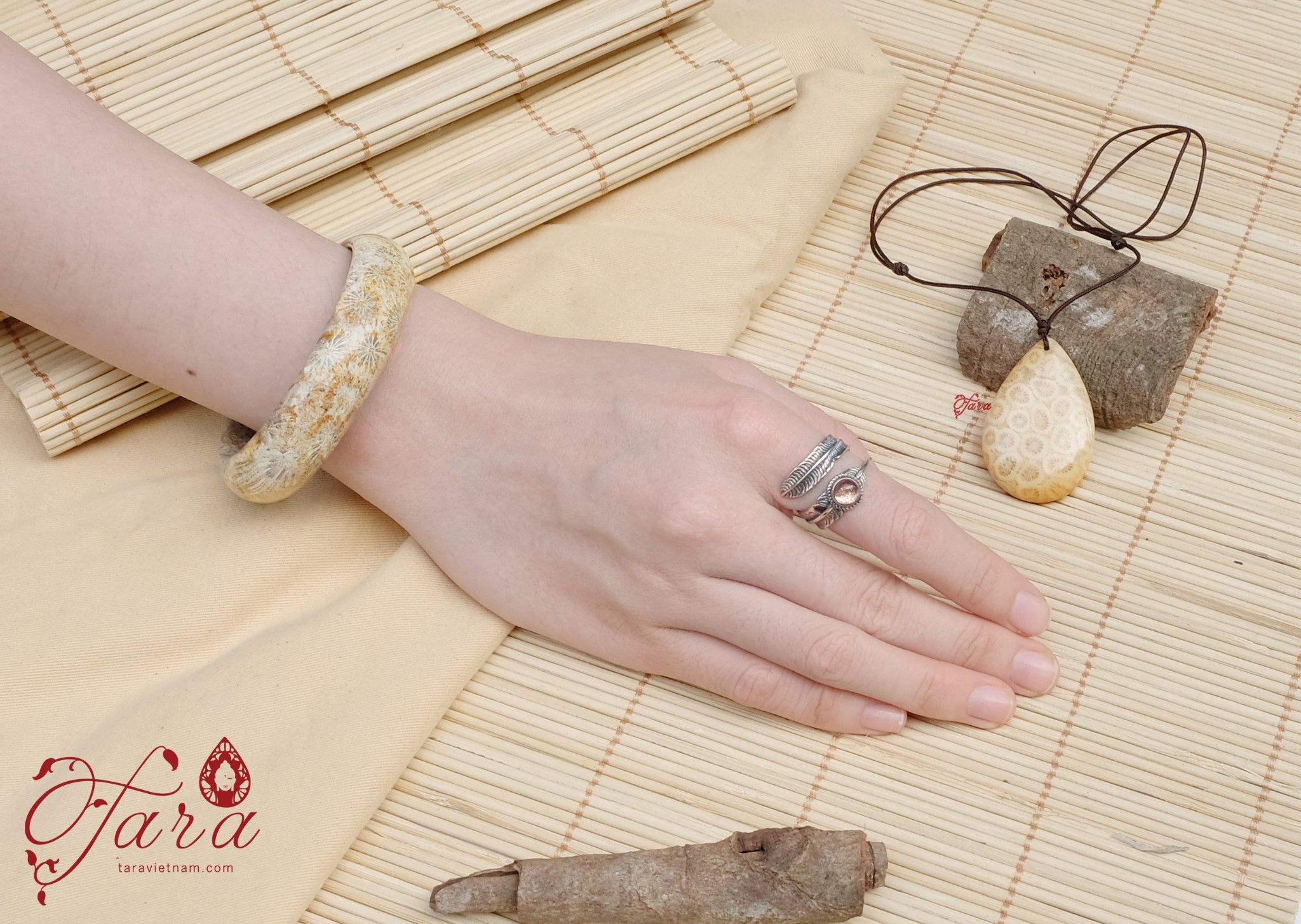 Vòng Bản San Hô Hoá Thạch vân hoa cúc