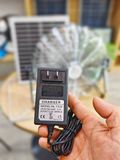 Quạt tích điện NLMT chân quỳ JD118L pin + NLMT