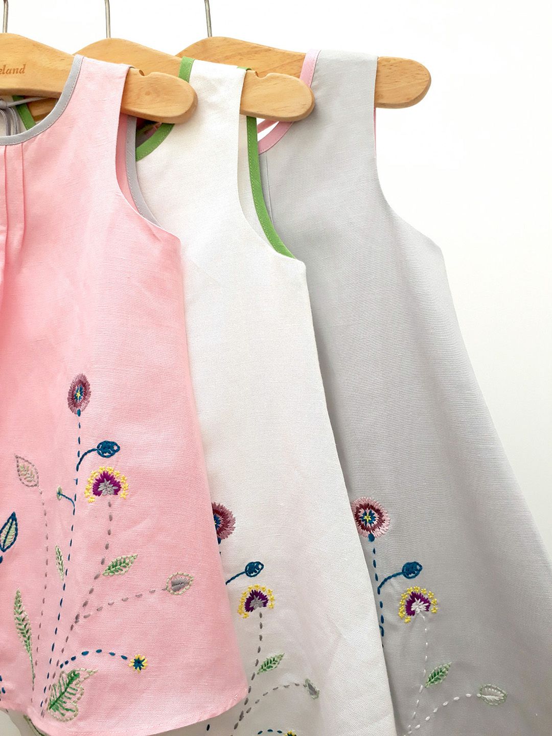 Đầm linen A thêu