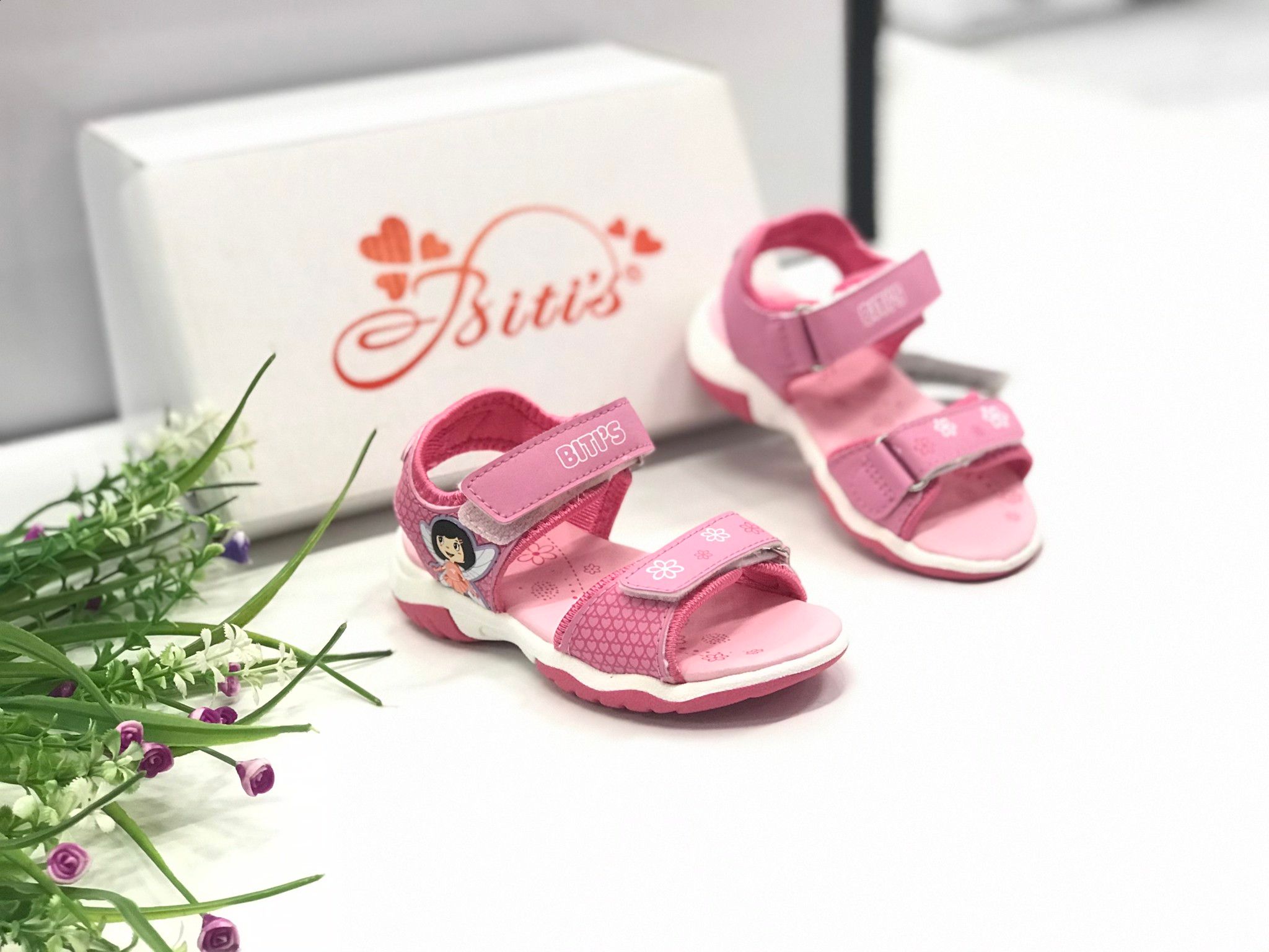 Sandals bé gái quai dán ( size 24 - 30 )-DTG001900