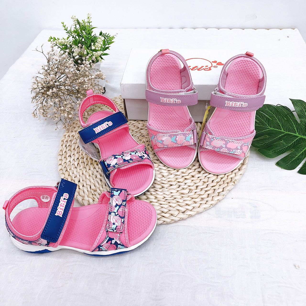 Sandals bé gái quai dán ( size 24 - 35 )-DTG001100