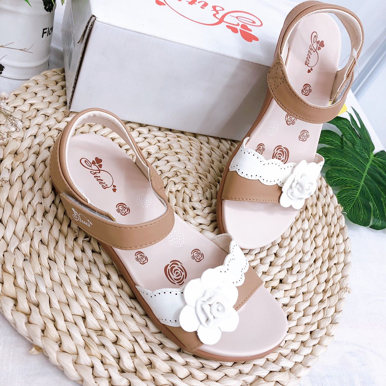 Sandals bé gái quai dán ( size 28 - 37 )-DRG000800