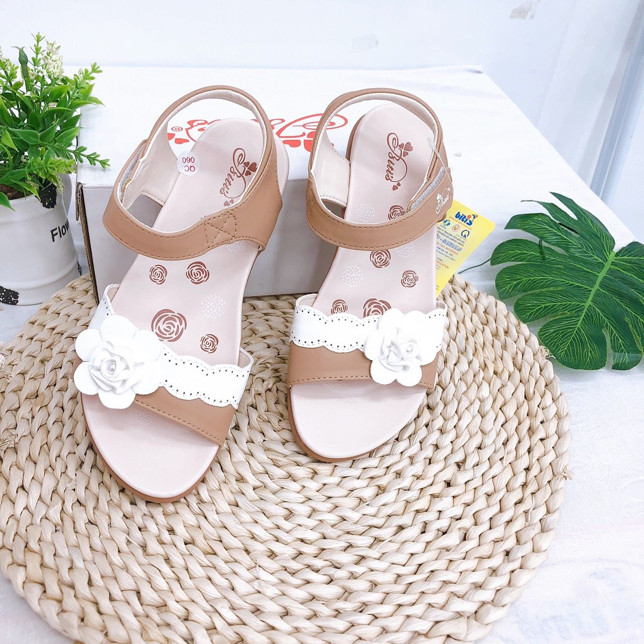 Sandals bé gái quai dán ( size 28 - 37 )-DRG000800