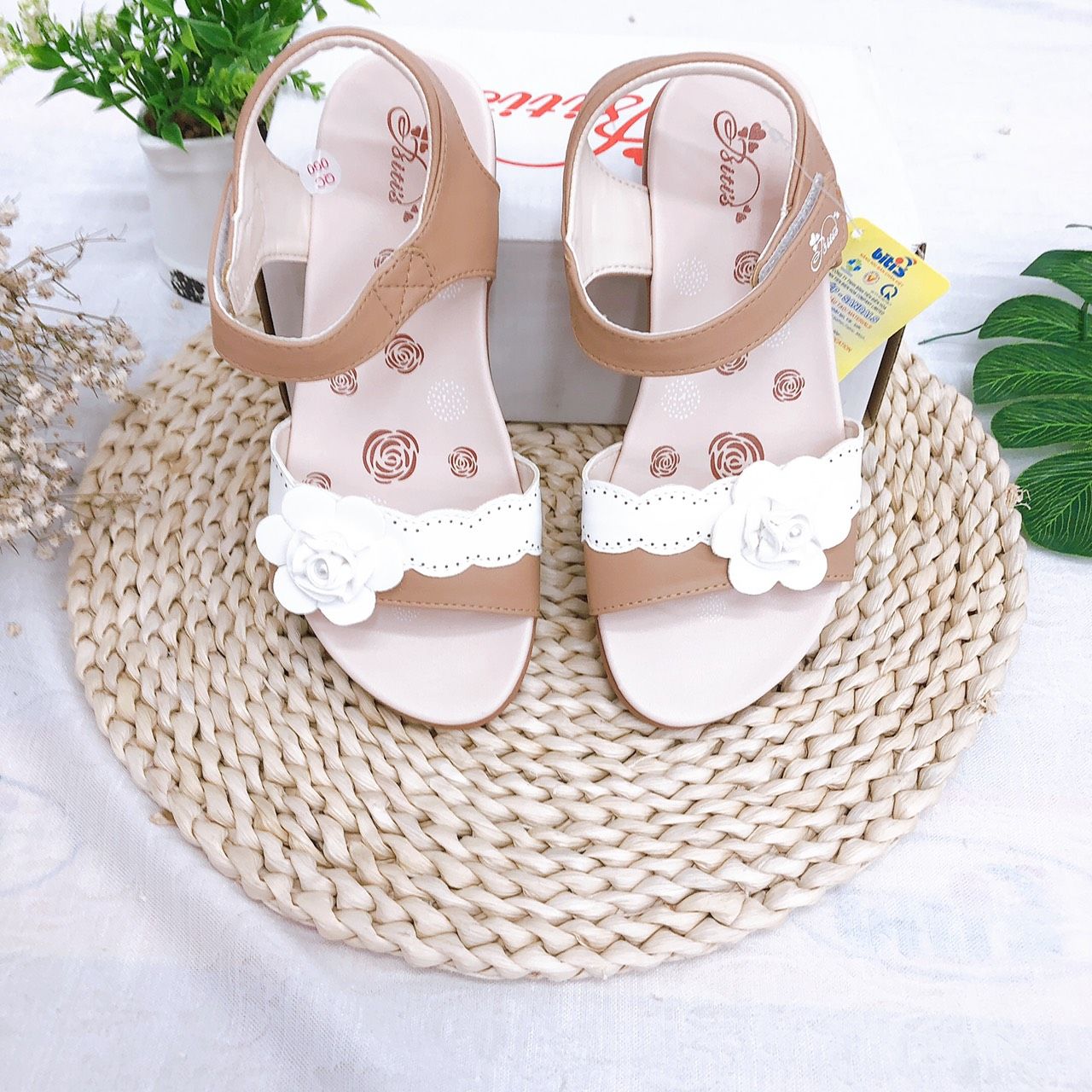 Sandals bé gái quai dán ( size 28 - 37 )-DRG000800