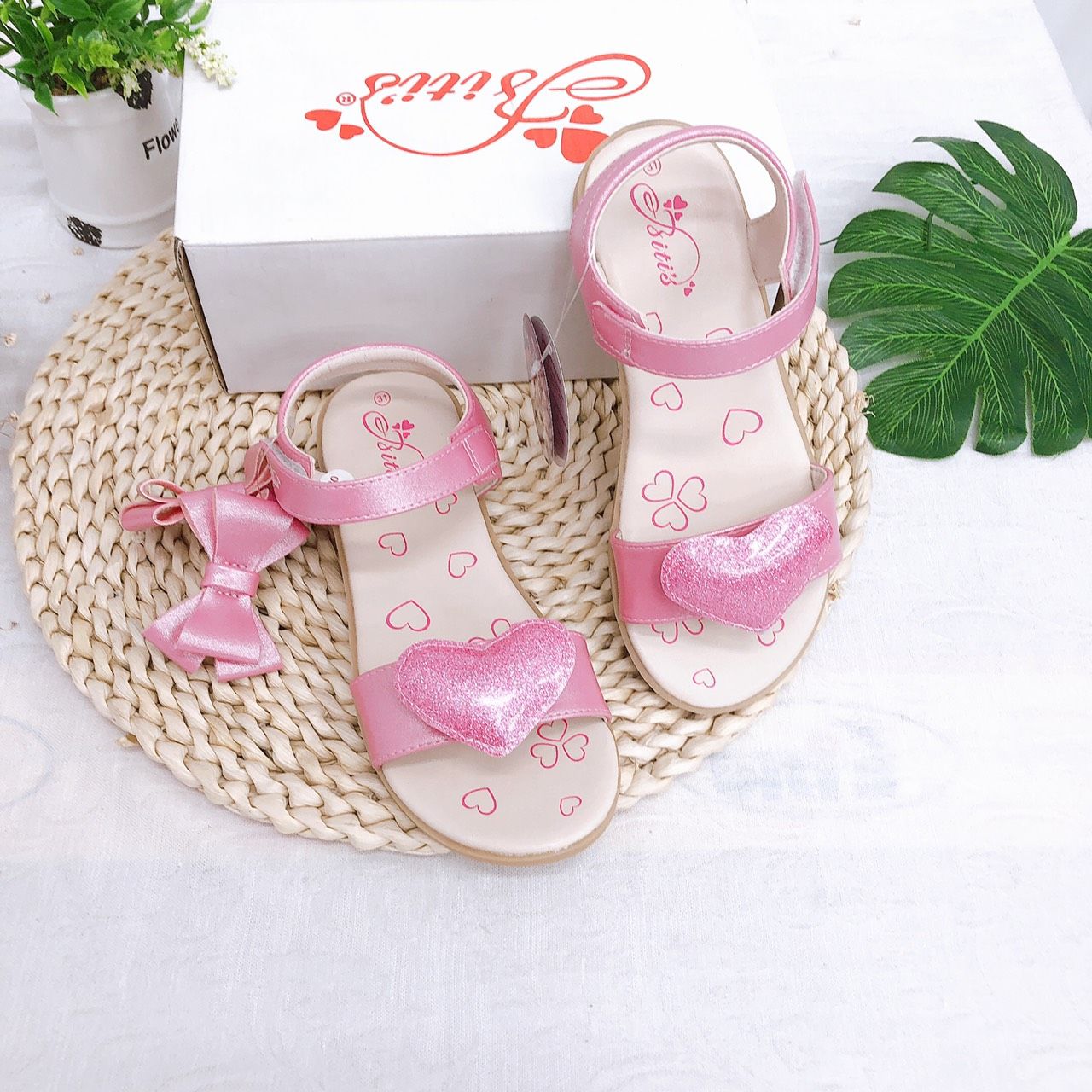 Sandals bé gái quai dán ( size 30 - 35 )-DTG003388