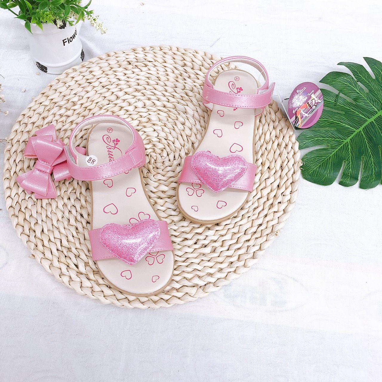 Sandals bé gái quai dán ( size 30 - 35 )-DTG003388