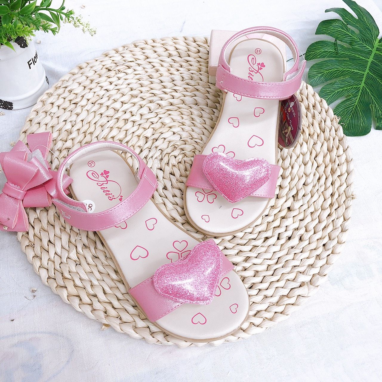 Sandals bé gái quai dán ( size 30 - 35 )-DTG003388