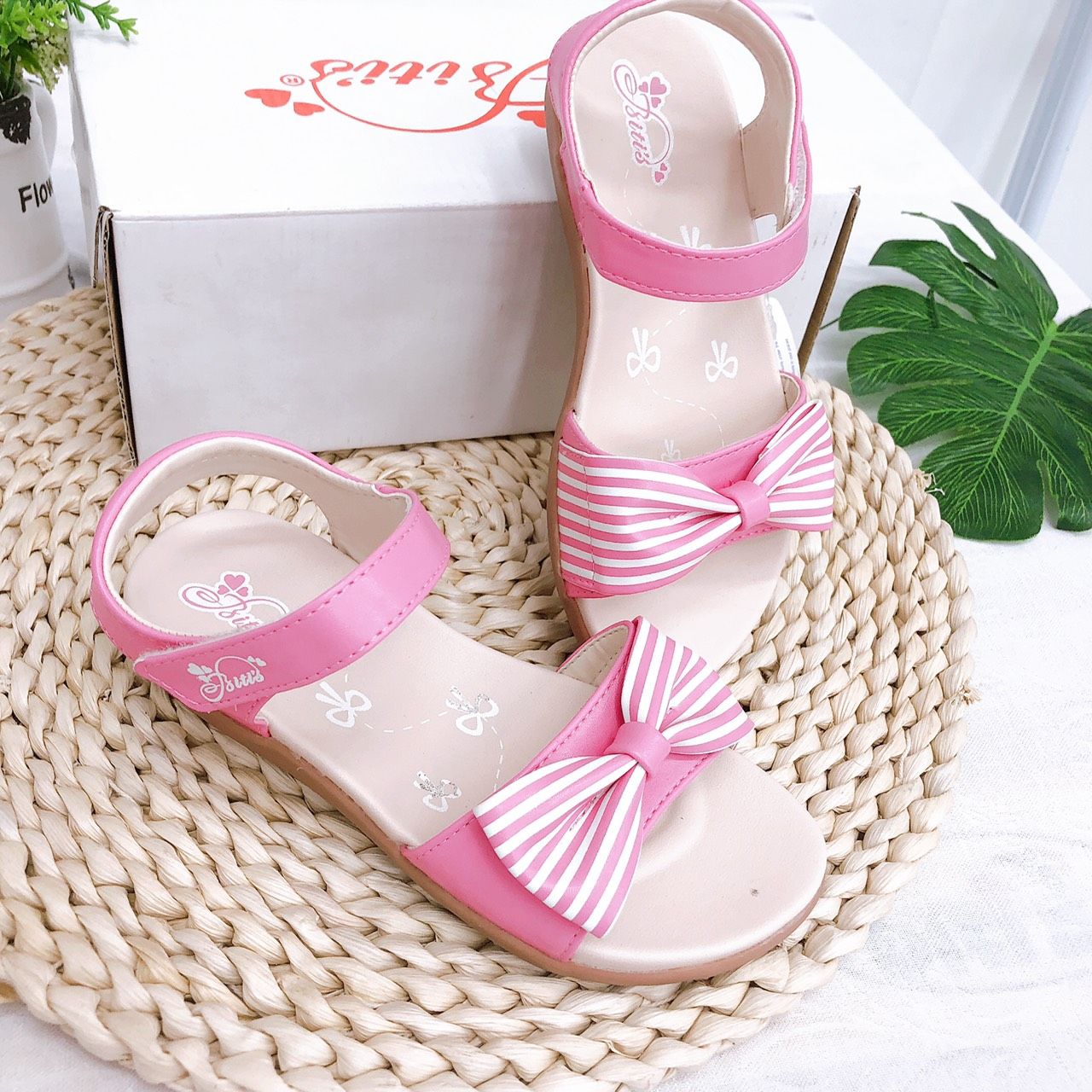 Sandals bé gái quai dán ( size 28 - 35 )-DRG000900