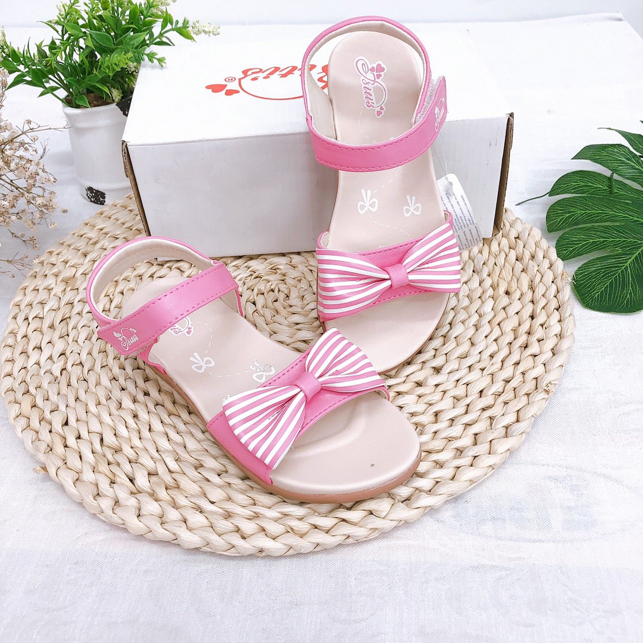 Sandals bé gái quai dán ( size 28 - 35 )-DRG000900