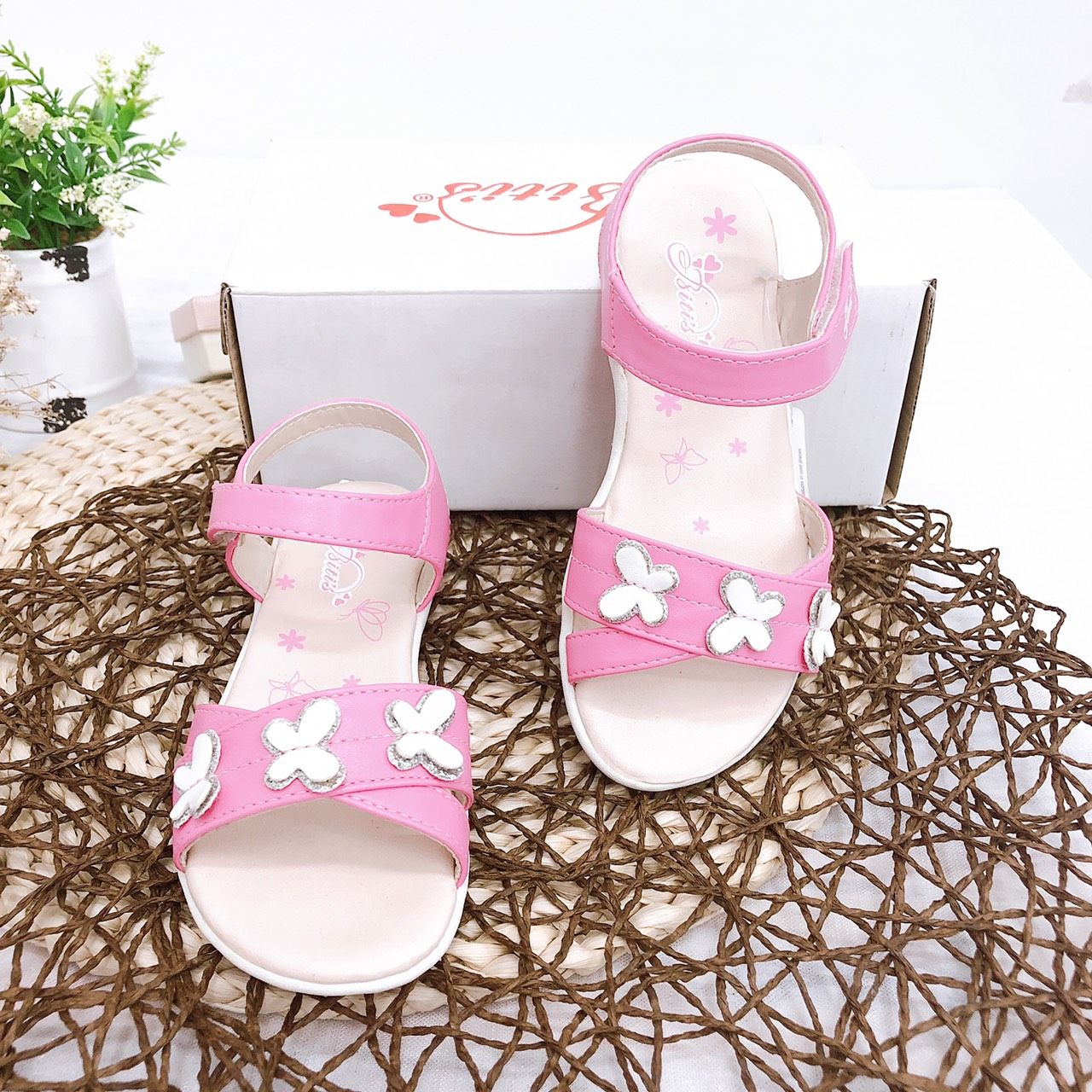 Sandals bé gái quai dán ( size 24 - 30 )-DTG003000