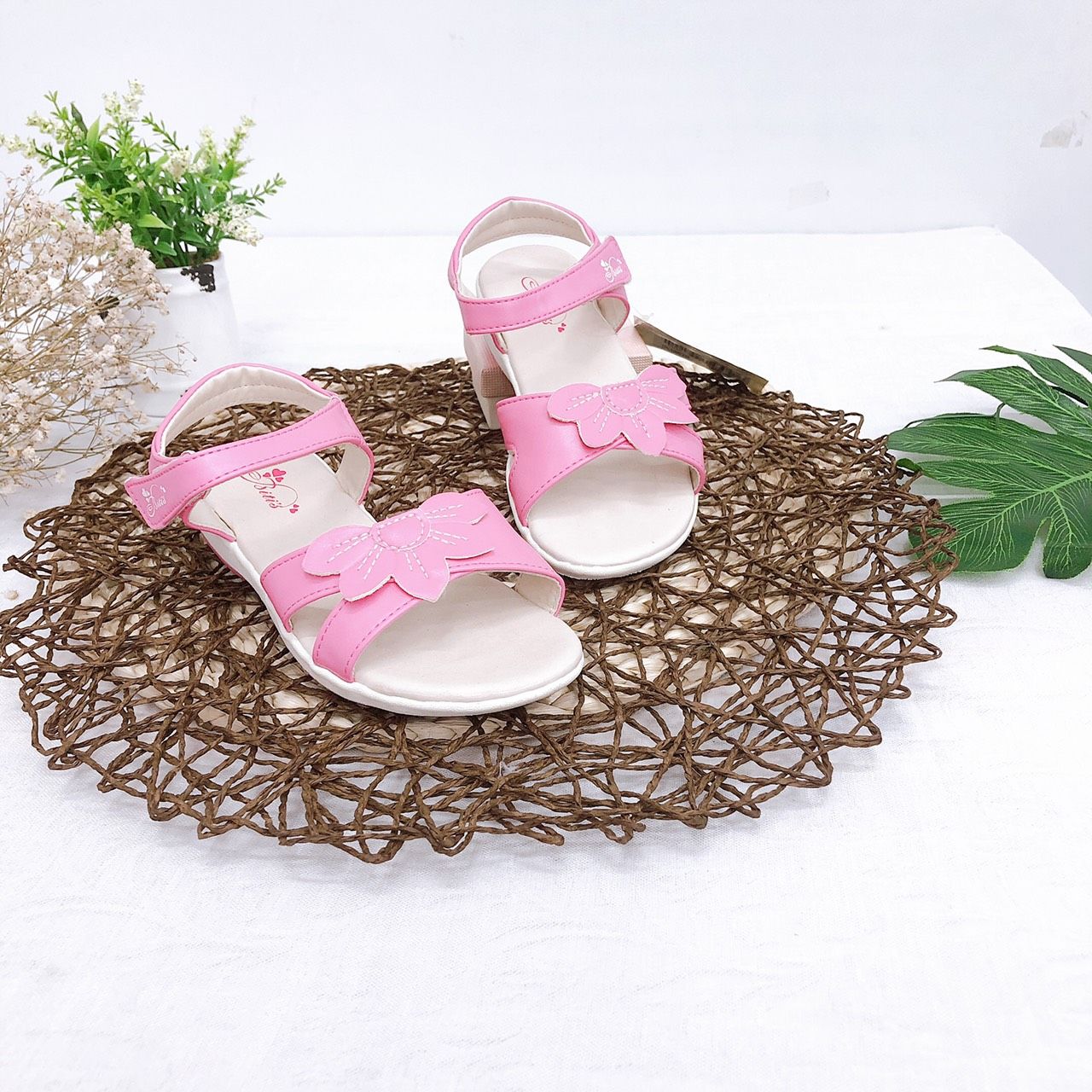 Sandals bé gái quai dán ( size 28 - 33 )-DTB070100