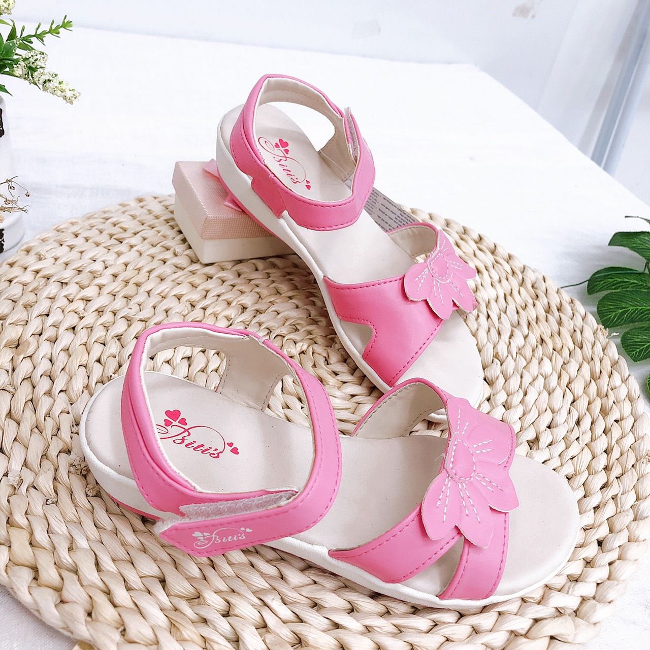 Sandals bé gái quai dán ( size 28 - 33 )-DTB070100