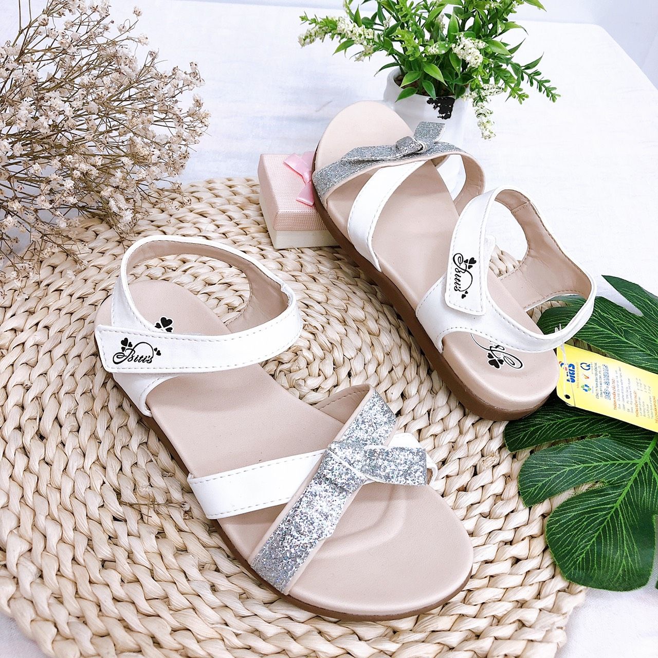 Sandals bé gái quai dán ( size 28 - 37 )-DRG000500