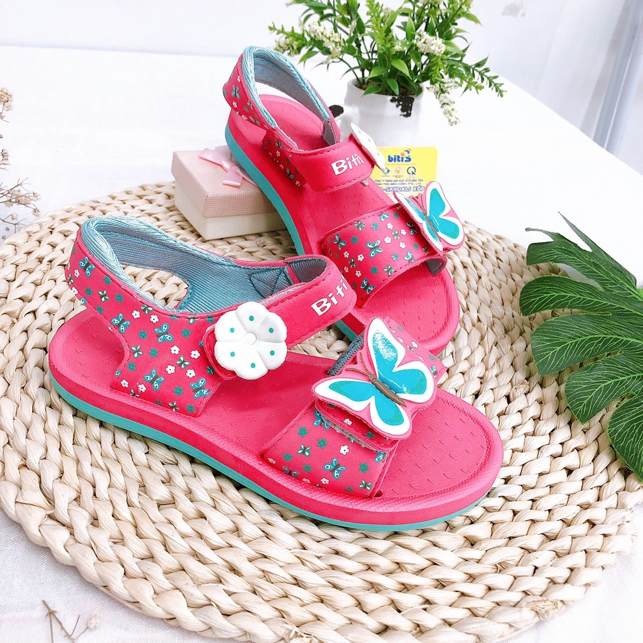 Sandals bé gái quai dán ( size 24 - 35 )-SXG029600