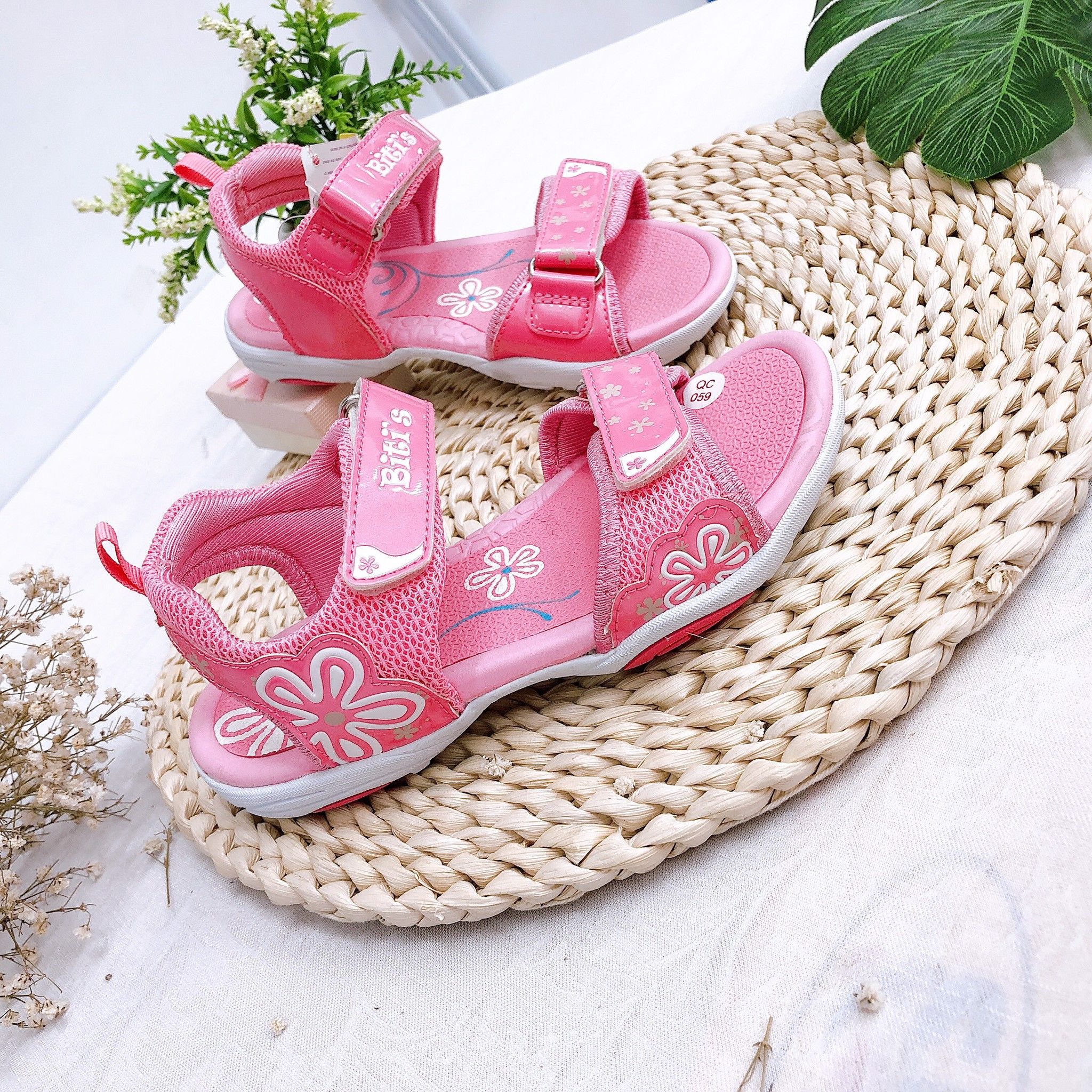 Sandals bé gái quai dán ( size 30 - 32 )-DRG000100