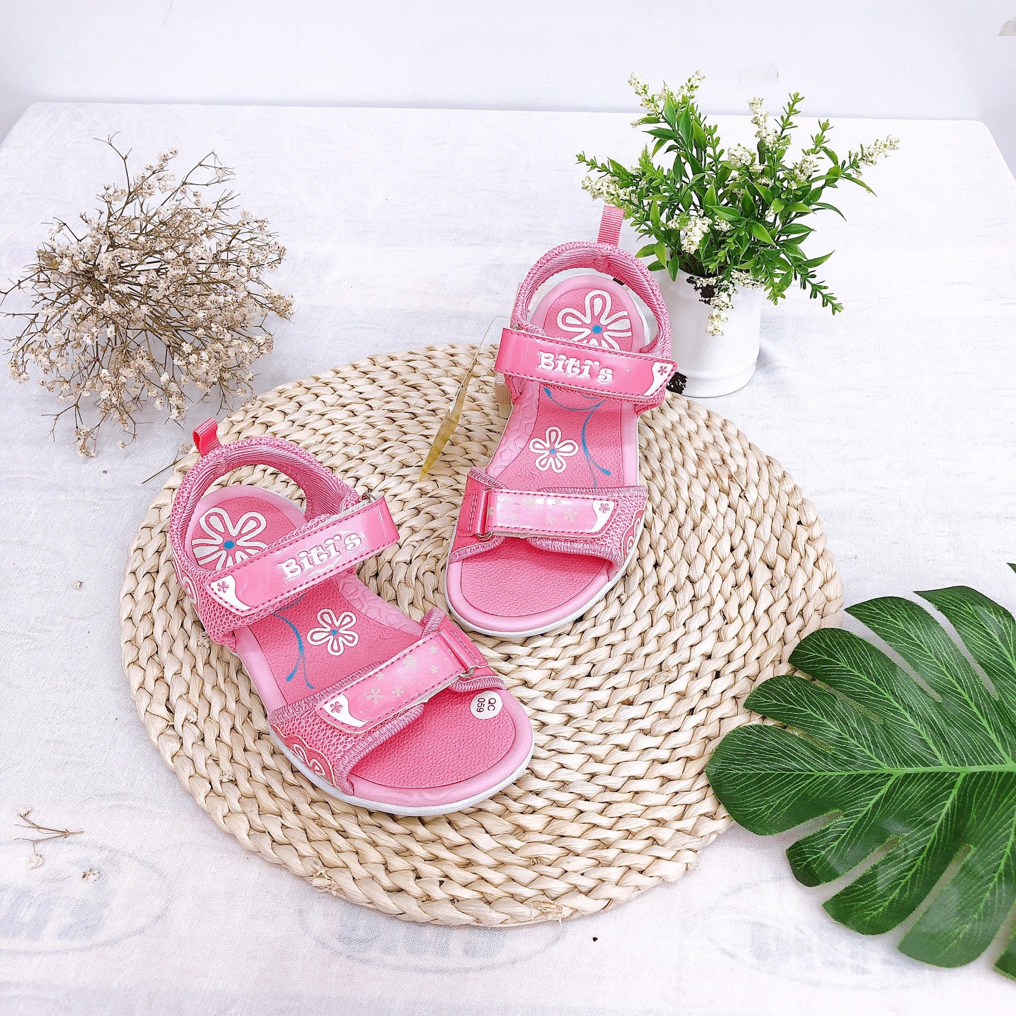 Sandals bé gái quai dán ( size 30 - 32 )-DRG000100