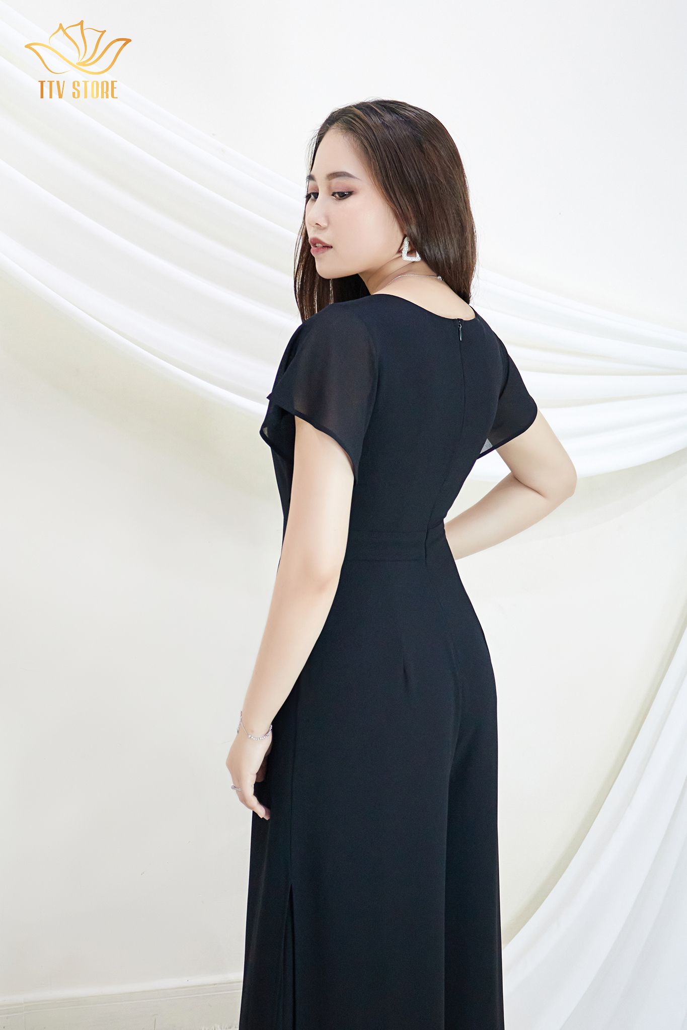 Bộ liền jump đen sang chảnh - TTV210
