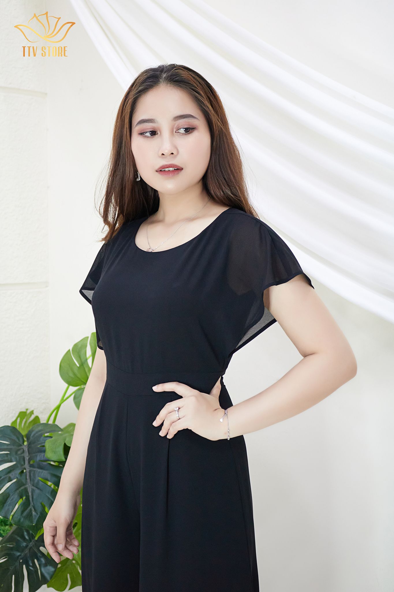 Bộ liền jump đen sang chảnh - TTV210