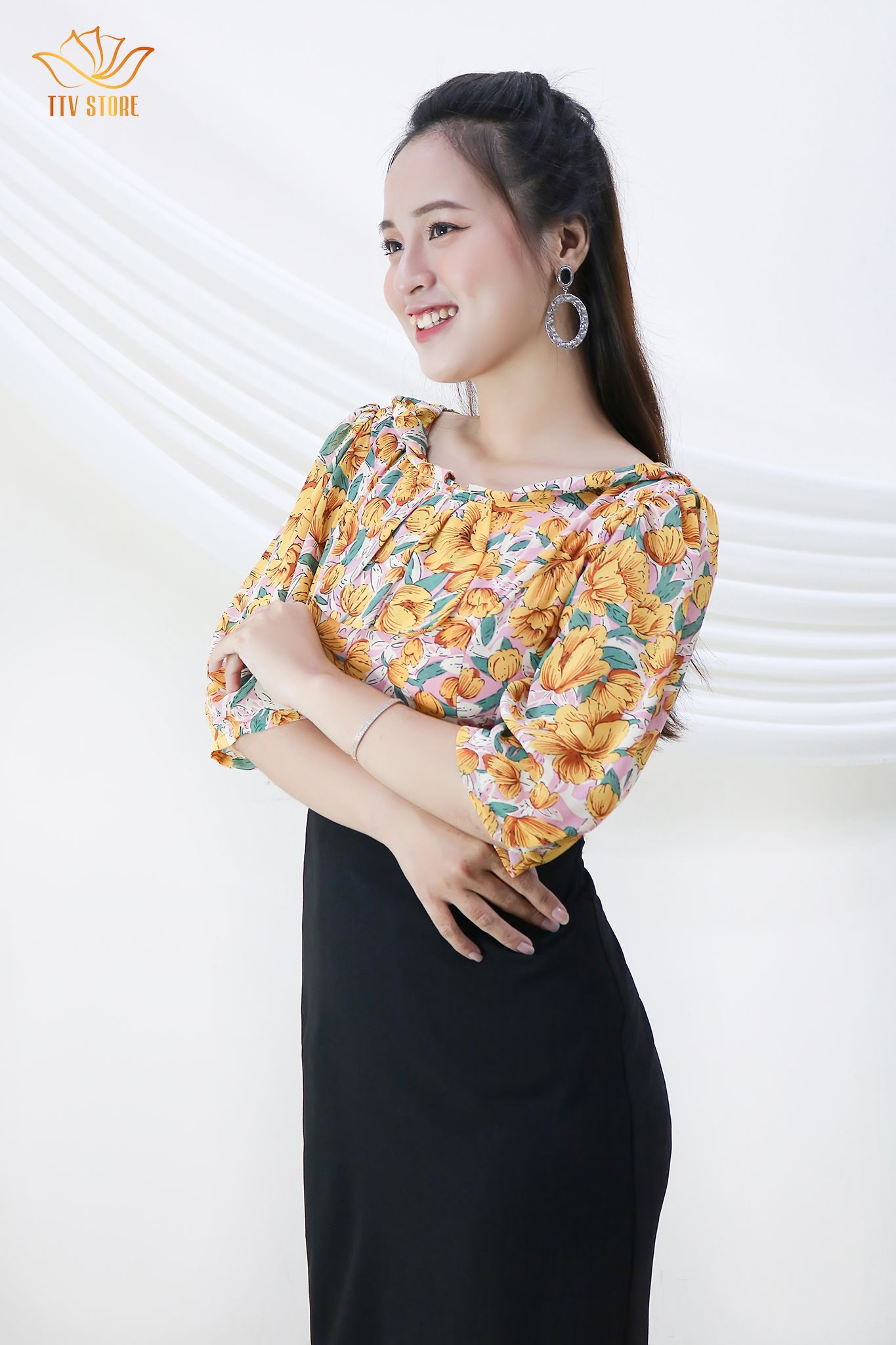 Đầm ôm cổ tròn tay lở CT - Hồng hoa vàng - TTV527
