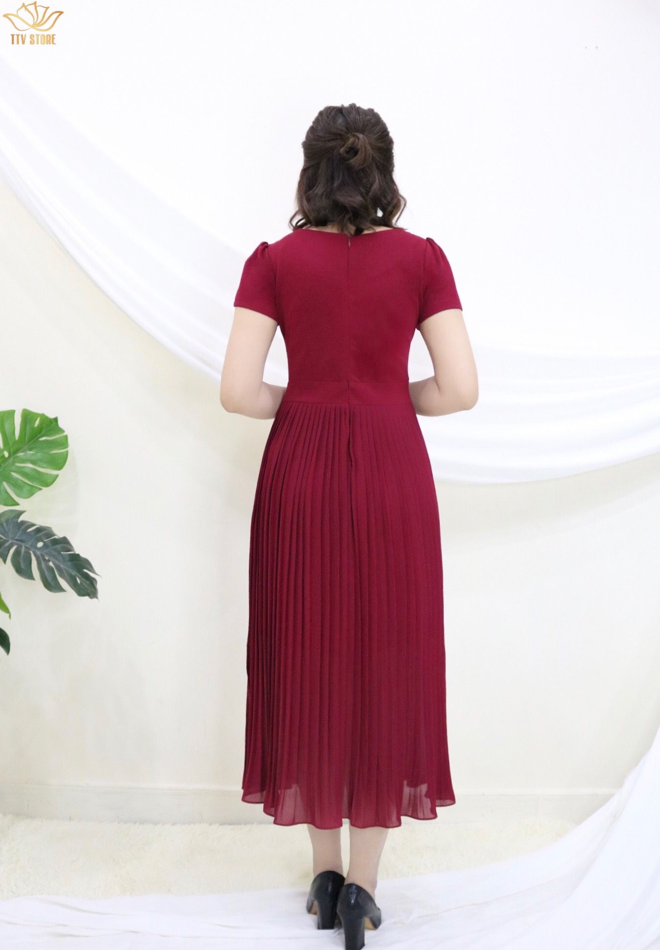 Đầm Xòe Cổ V Chân Váy Dập Ly C.T Đỏ Đô TTV103