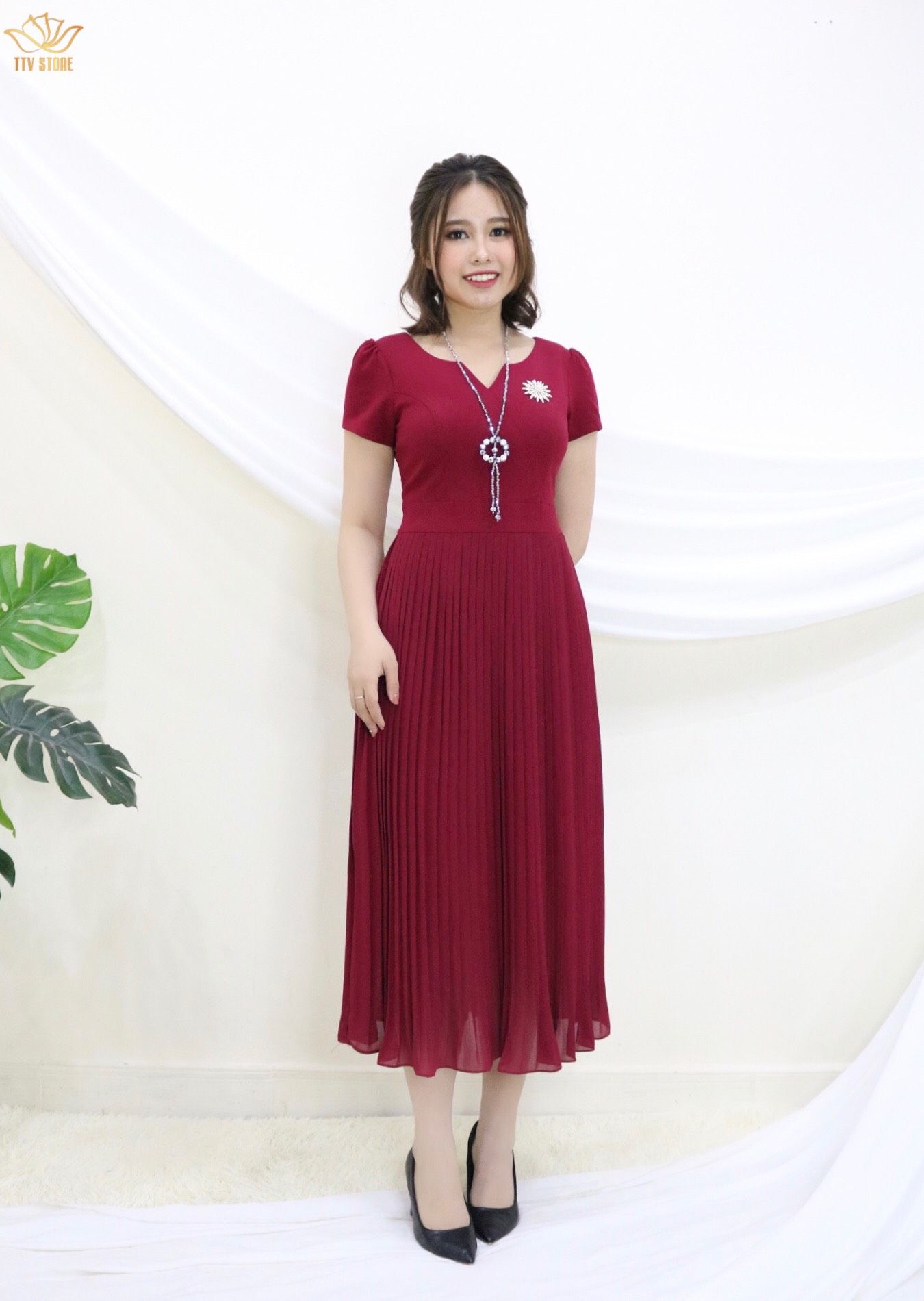 Đầm Xòe Cổ V Chân Váy Dập Ly C.T Đỏ Đô TTV103