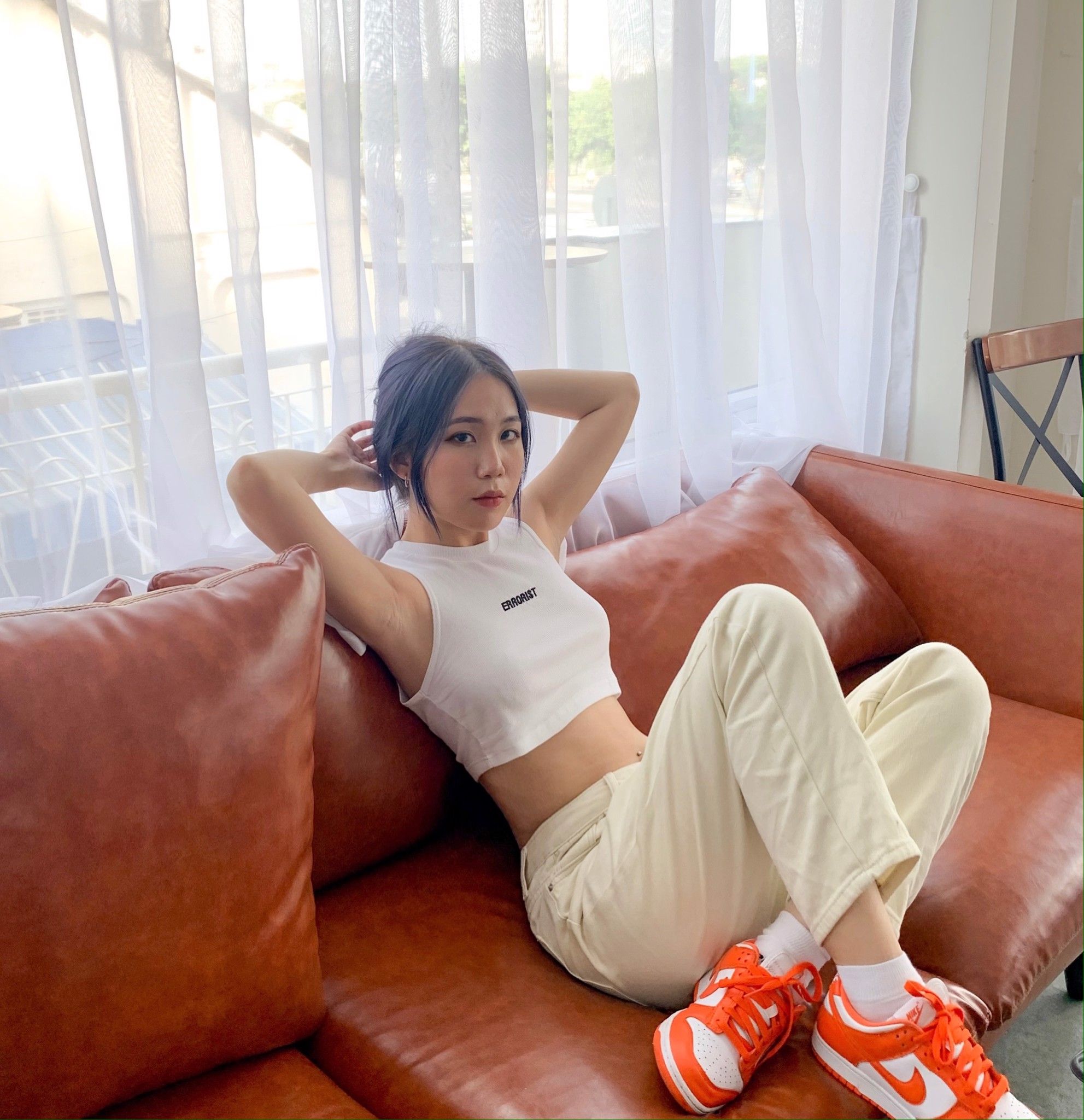 SLEEVELES CROP WHITE