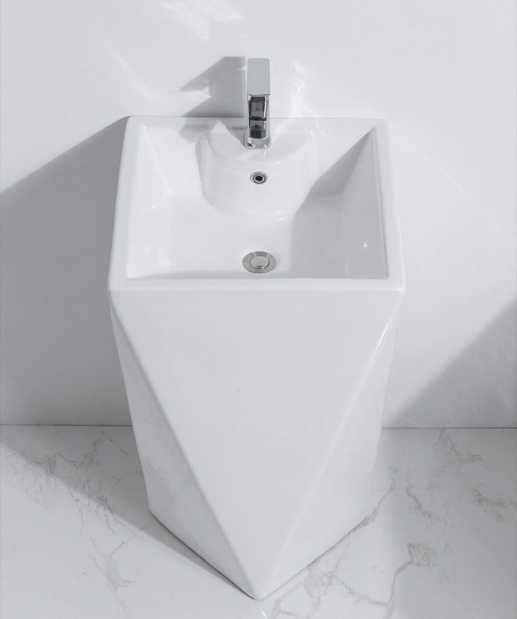 Trụ lavabo đứng LV156