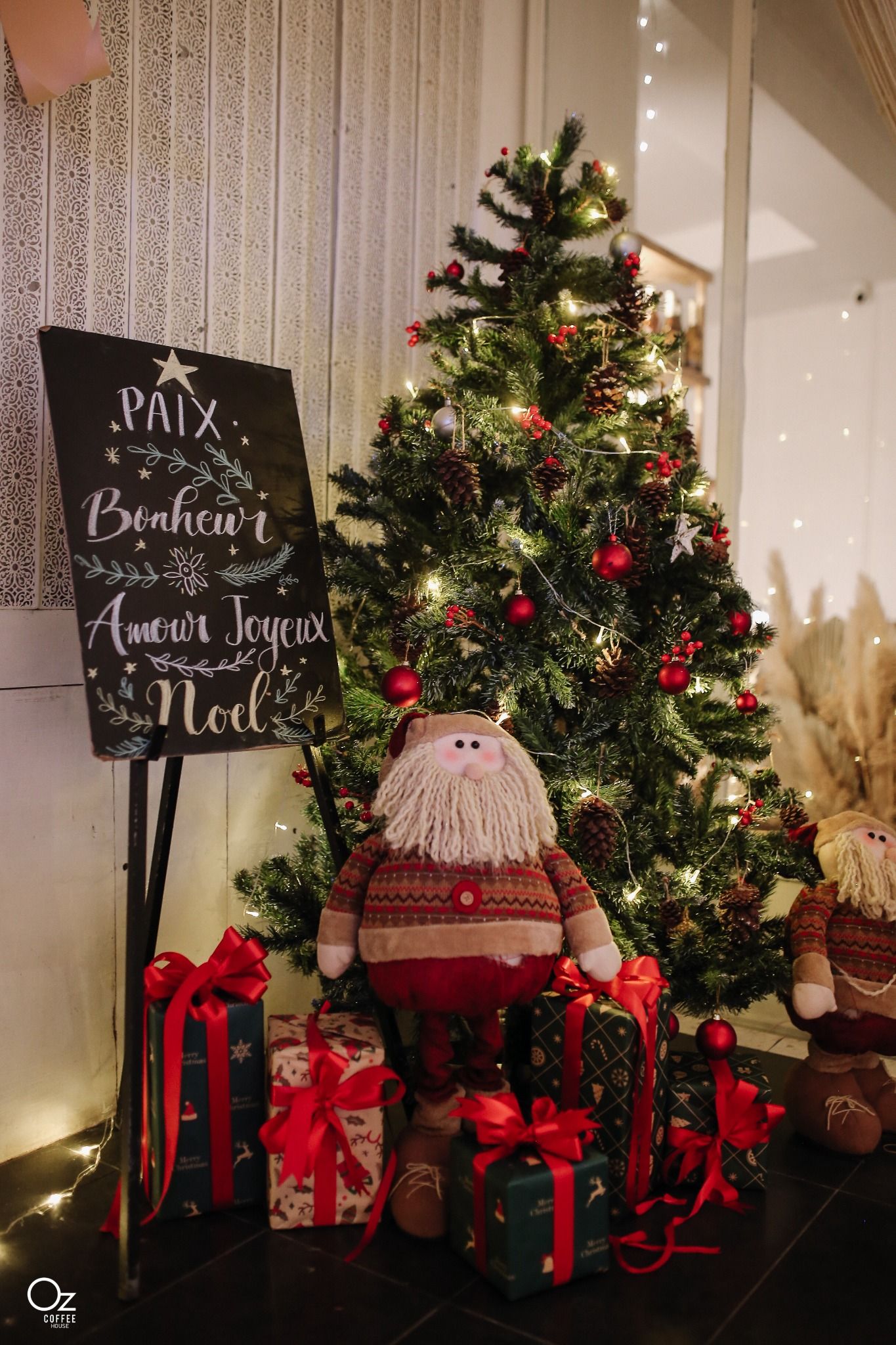 PRIVATE - A789 - GROUP - SANTA GIFT CONCEPT - OZ_HTC