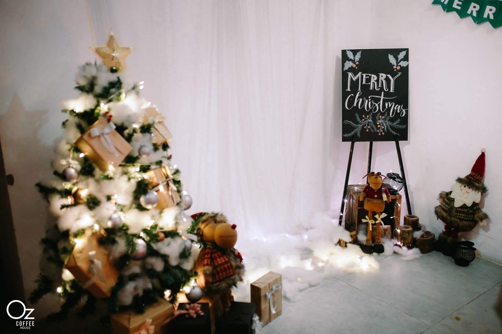 NEW MERRY CHRISTMAS 2019 - WHITE ROOM - OZ_LVS