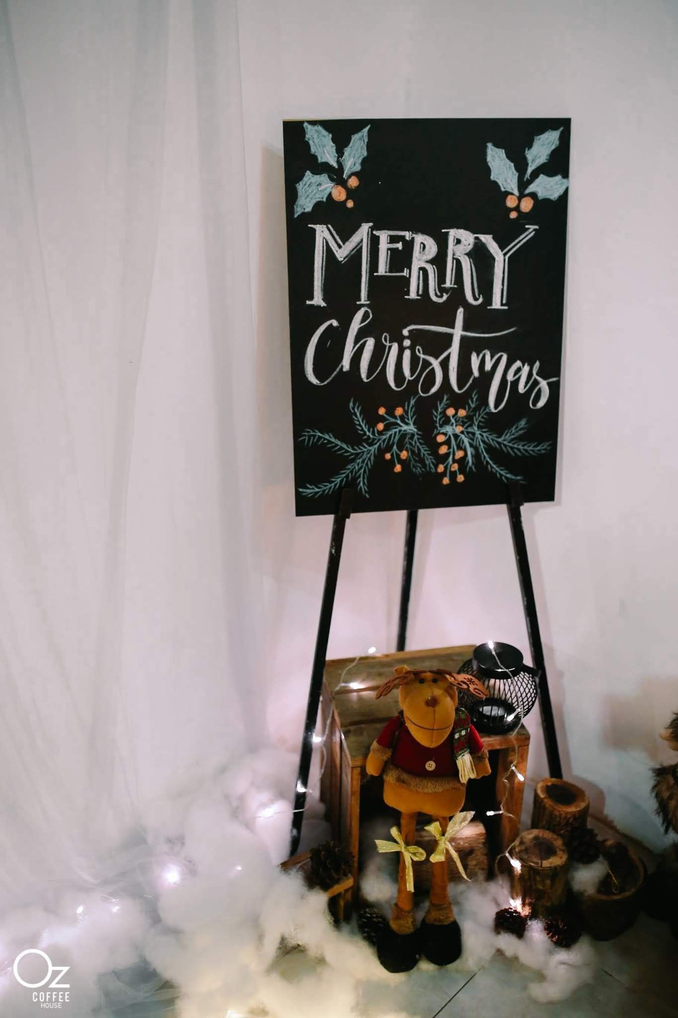 NEW MERRY CHRISTMAS 2019 - WHITE ROOM - OZ_LVS