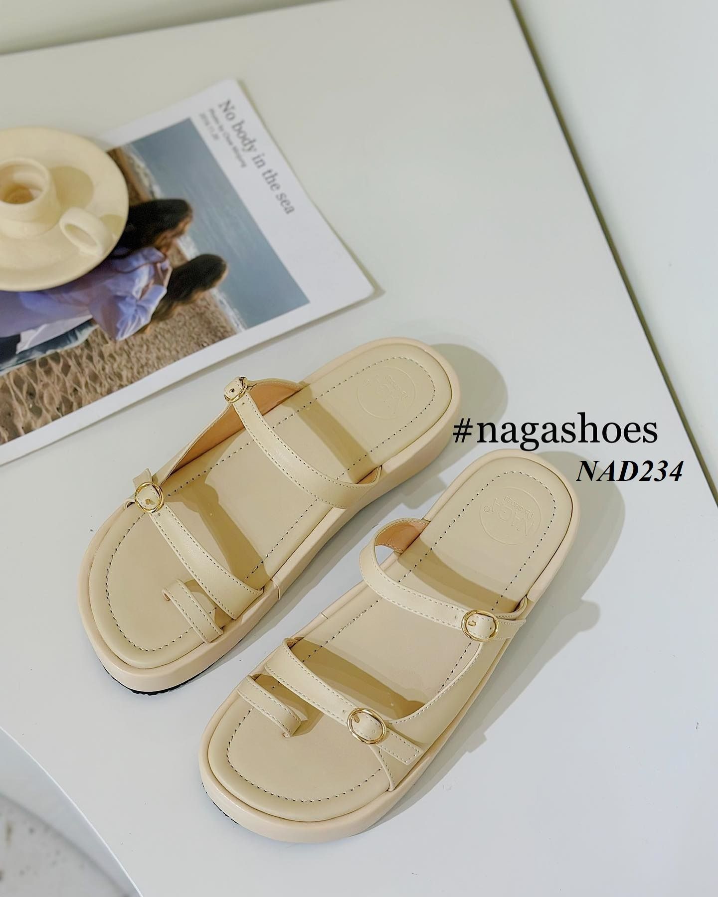  DÉP NAGASHOES ĐẾ BÁNH MÌ 2 QUAI NGANG PHỐI KHÓA NHỎ 4P NAD234 