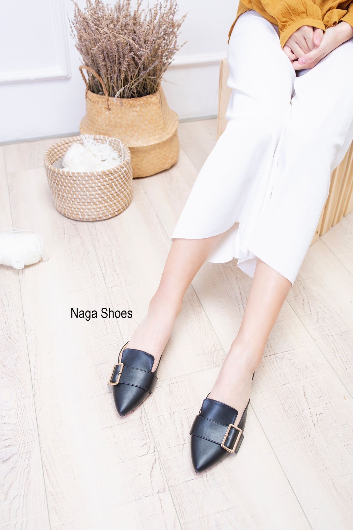 Dép Mũi Nhọn Có Khóa NAD32
