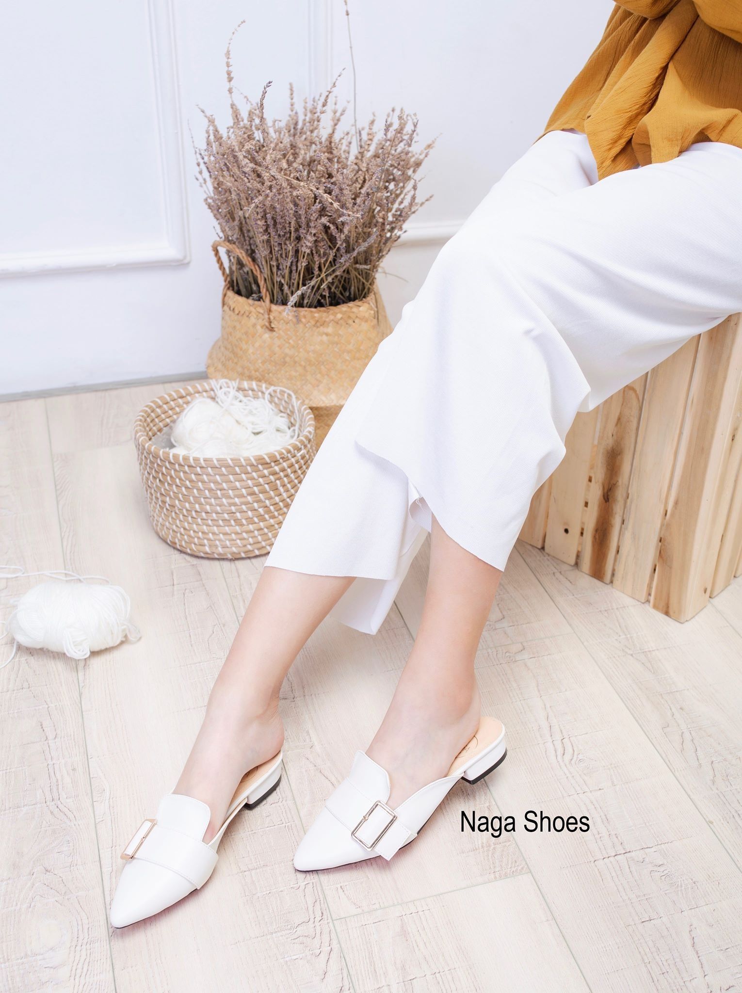 Dép Mũi Nhọn Có Khóa NAD32
