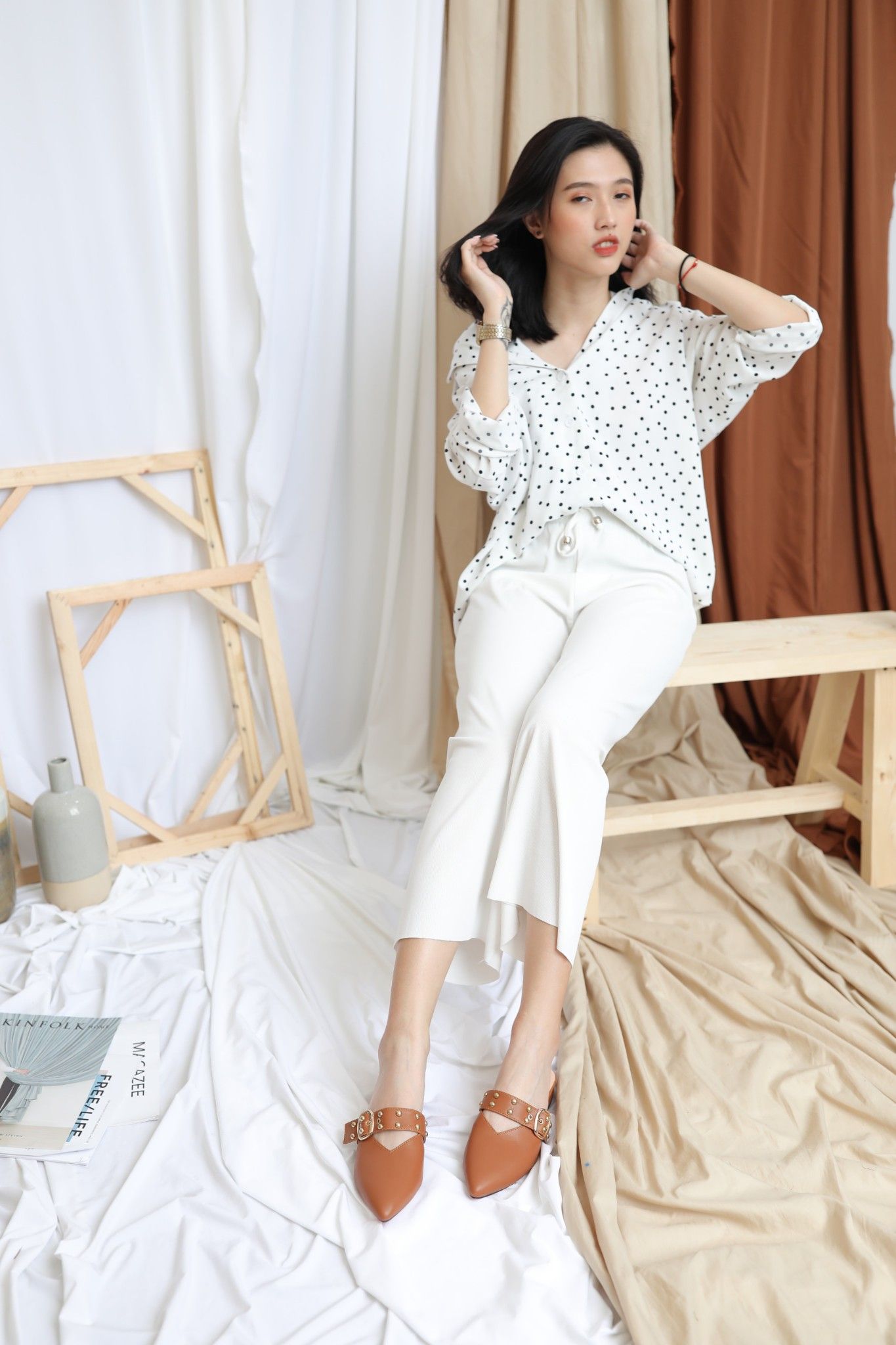 Dép Mũi Nhọn Khóa Đinh NAD38