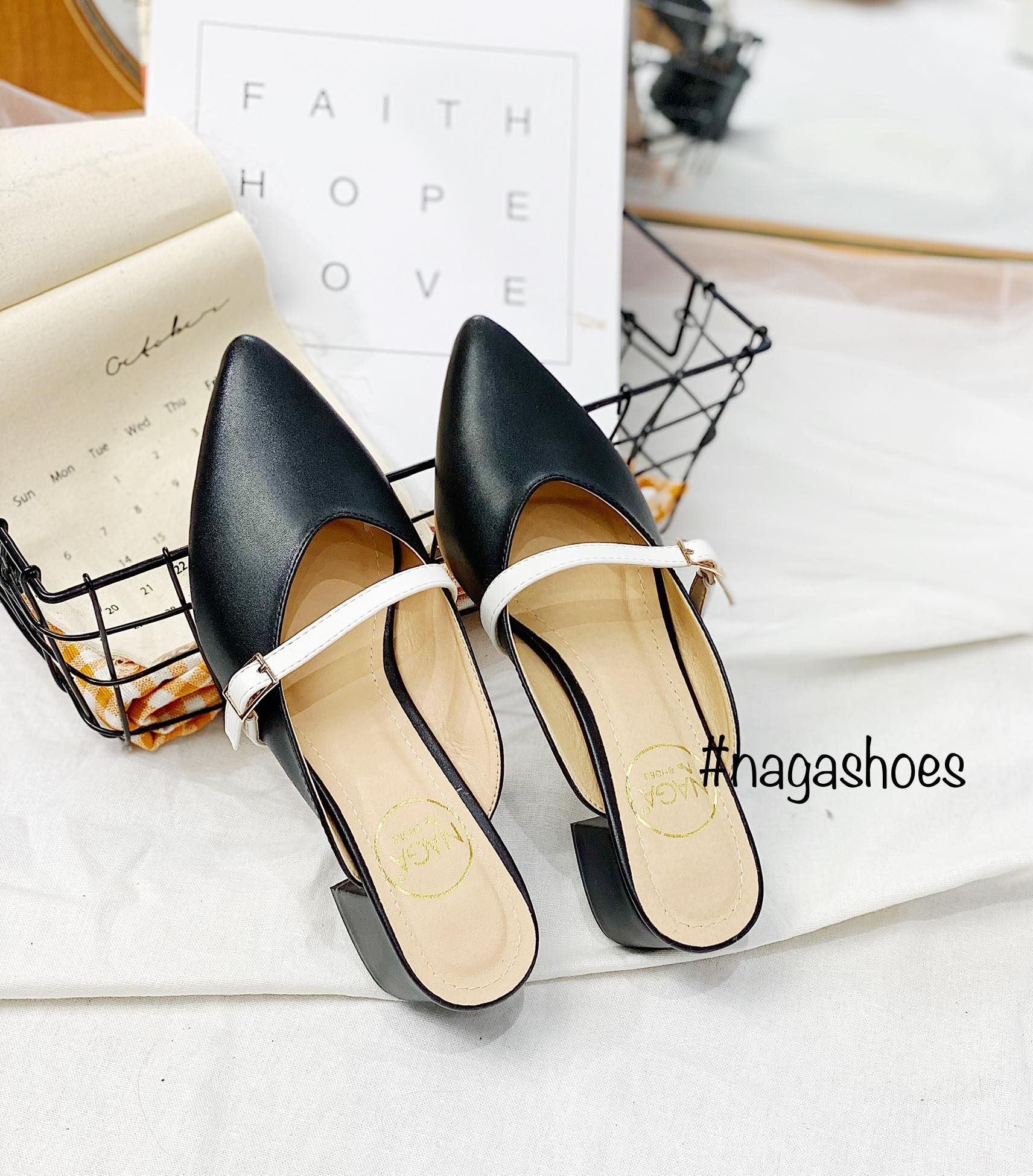 Dép Mũi Nhọn Phối Khóa Ngang Nad87