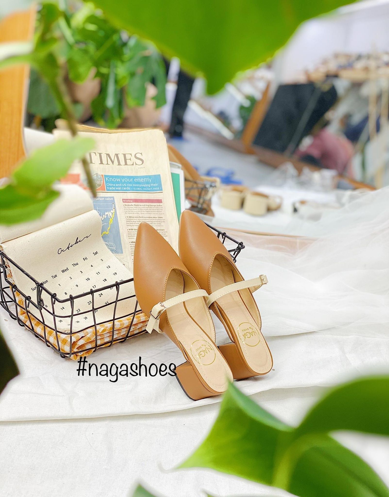 Dép Mũi Nhọn Phối Khóa Ngang Nad87