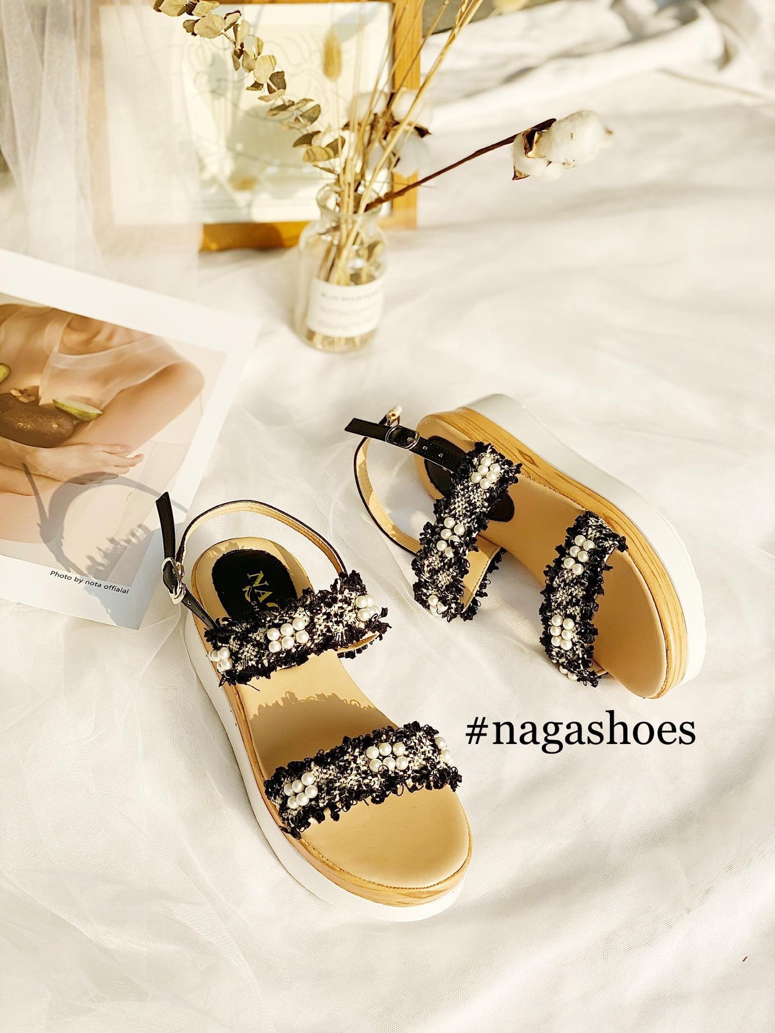 Sandal 2 Quai Ngang Họa Tiết Ren 5P Nas181