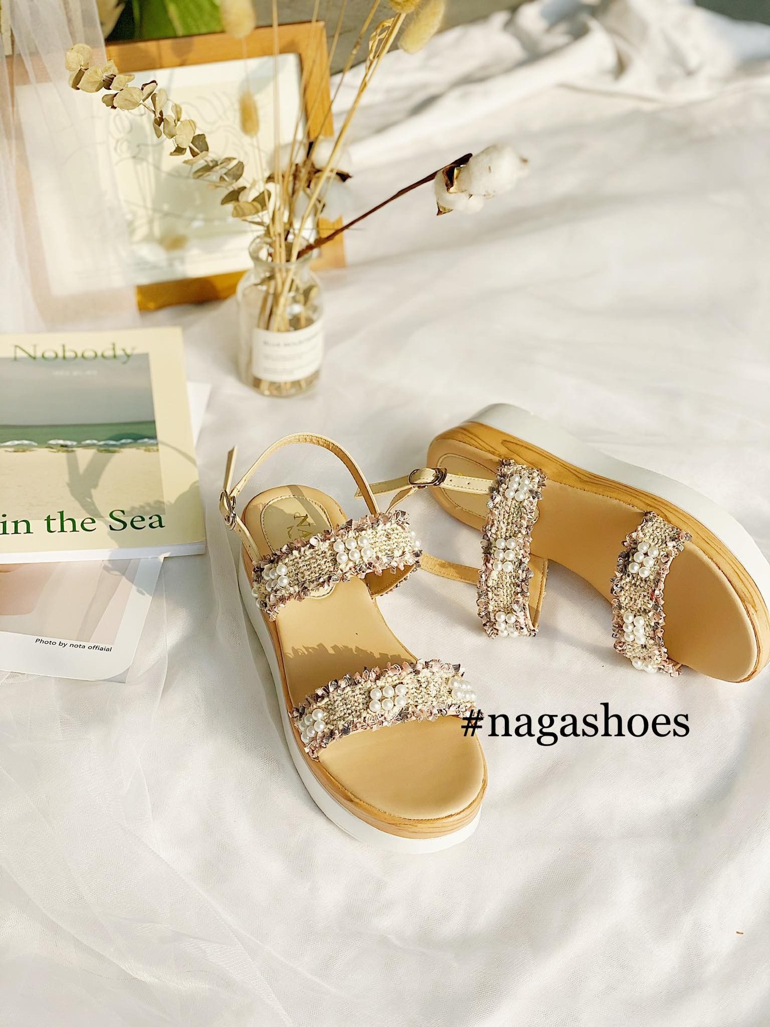 Sandal 2 Quai Ngang Họa Tiết Ren 5P Nas181