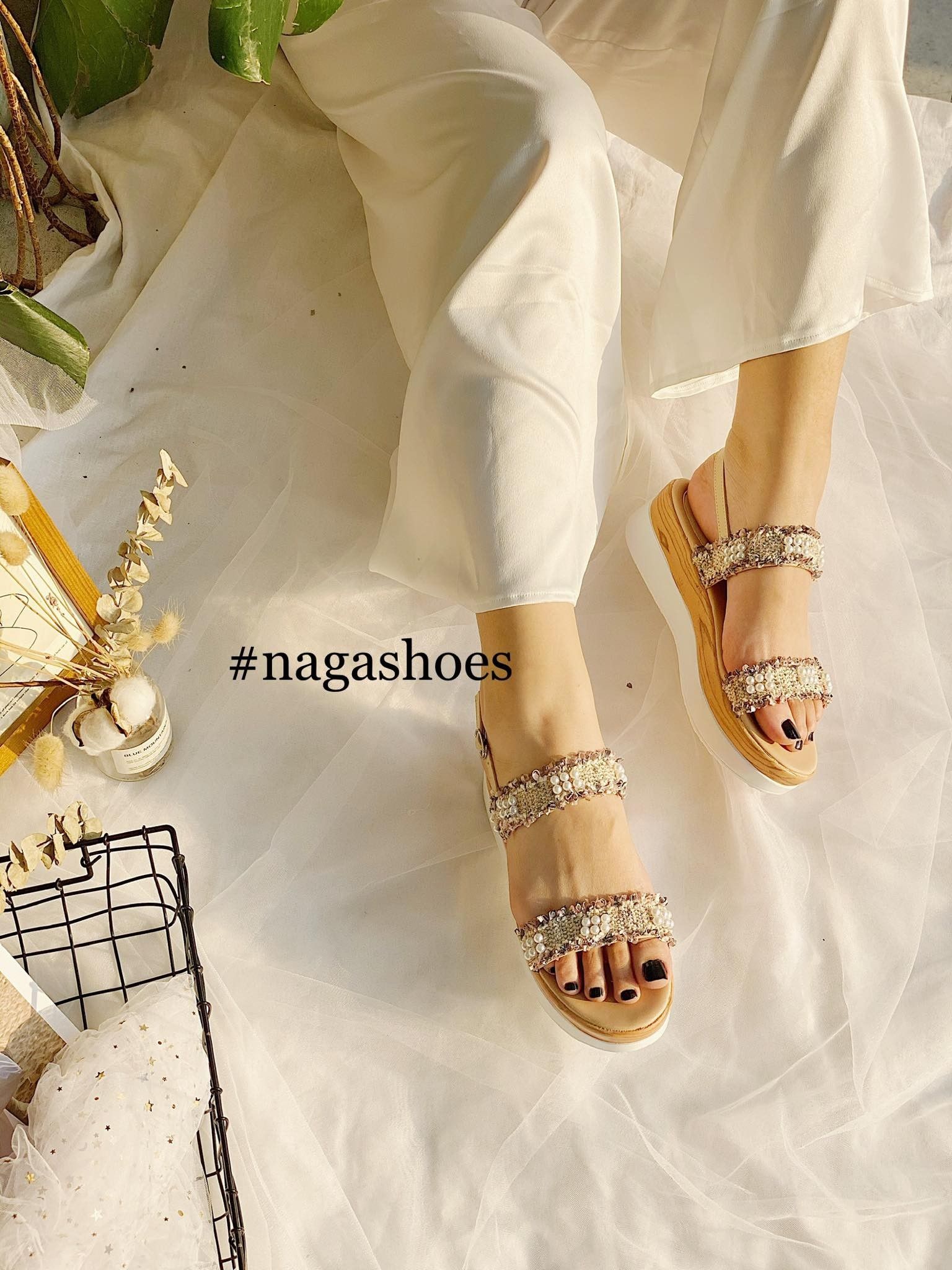 Sandal 2 Quai Ngang Họa Tiết Ren 5P Nas181