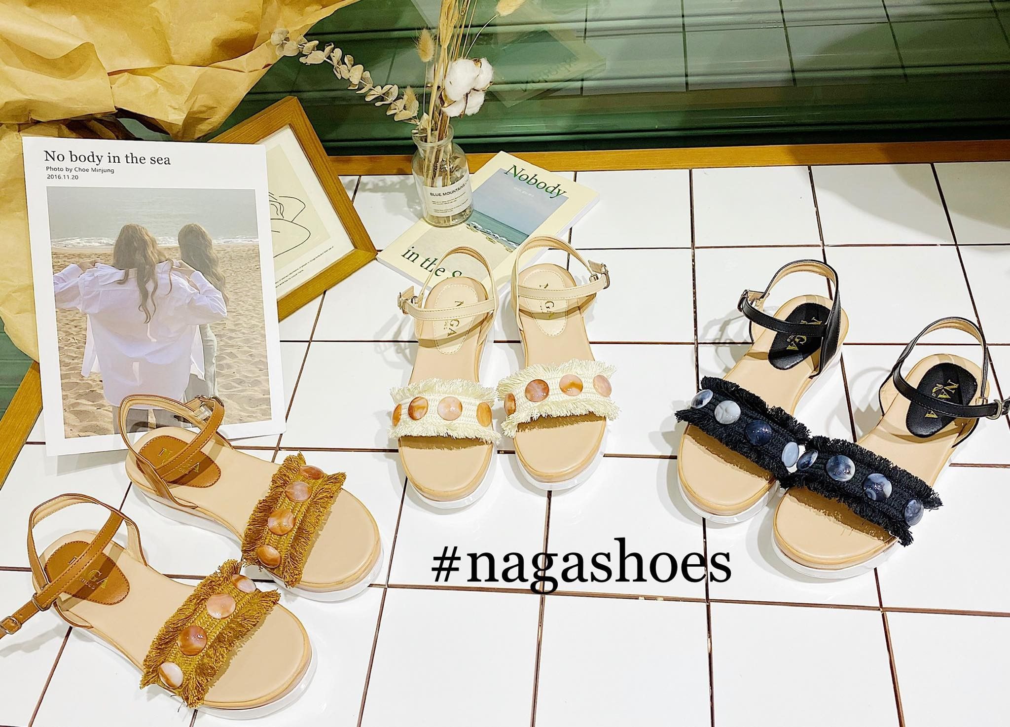 Sandal Quai Ngang Tua Rua Phối Nút 5P Nas182