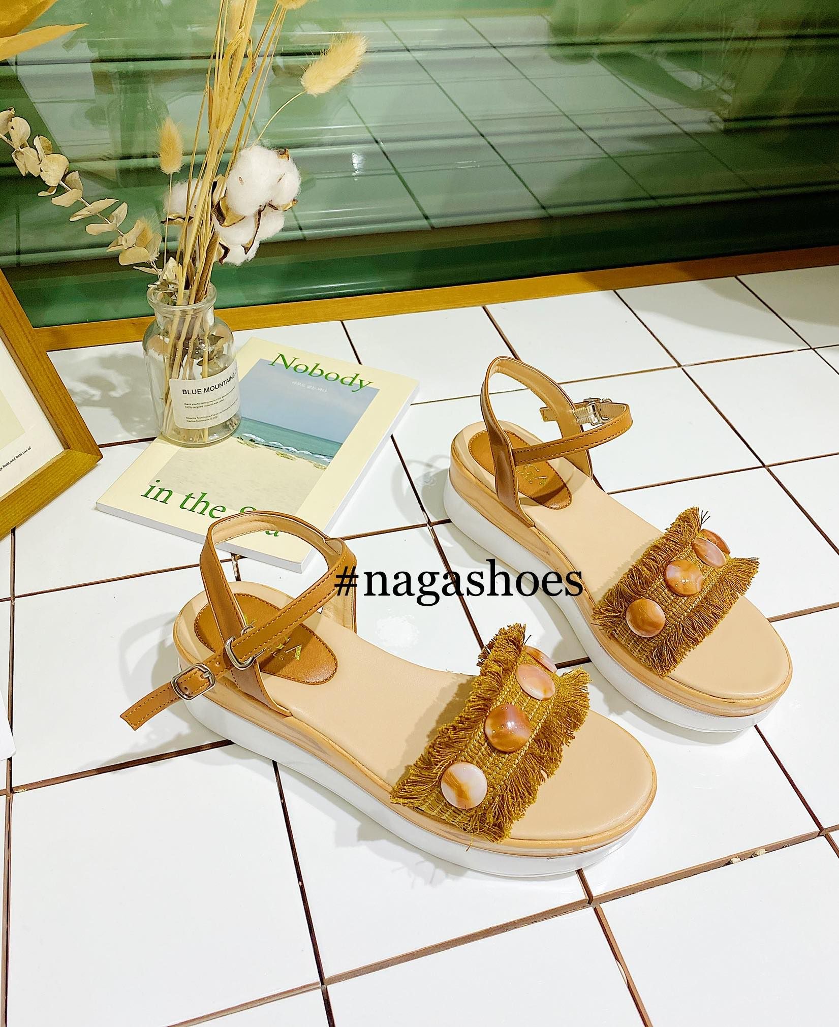 Sandal Quai Ngang Tua Rua Phối Nút 5P Nas182