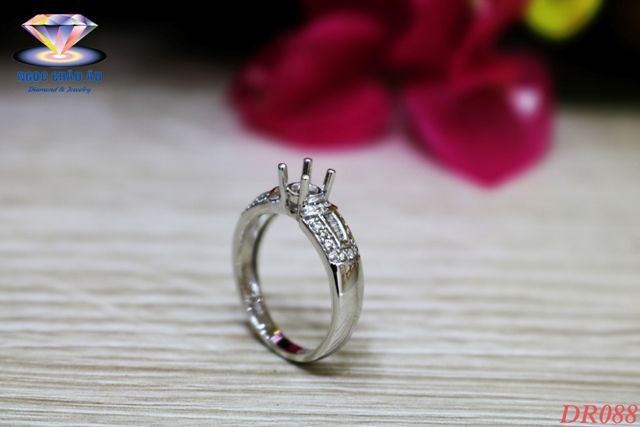 Nhẫn Kim cương thiên nhiên DR088