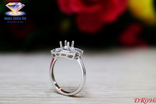 Nhẫn nữ kim cương thiên nhiên DR096