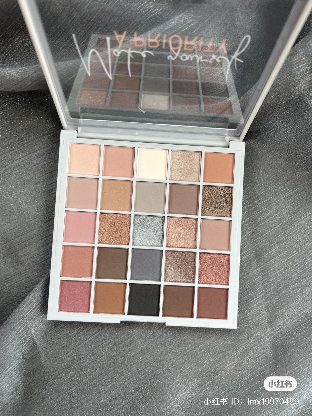 Bảng Phấn Mắt 25 ô GOGO TALES Back To Reality/Make Yourself Priority Play Color Eyeshadow Pallete Nội Địa Trung