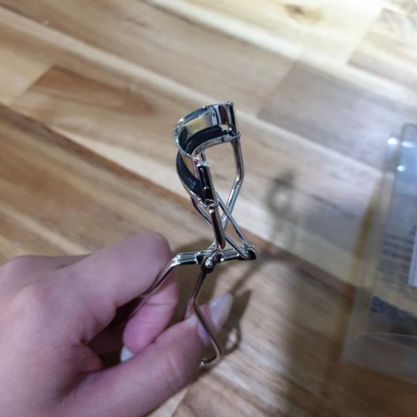 Bấm Mi Innisfree Premium Eyelash Curler