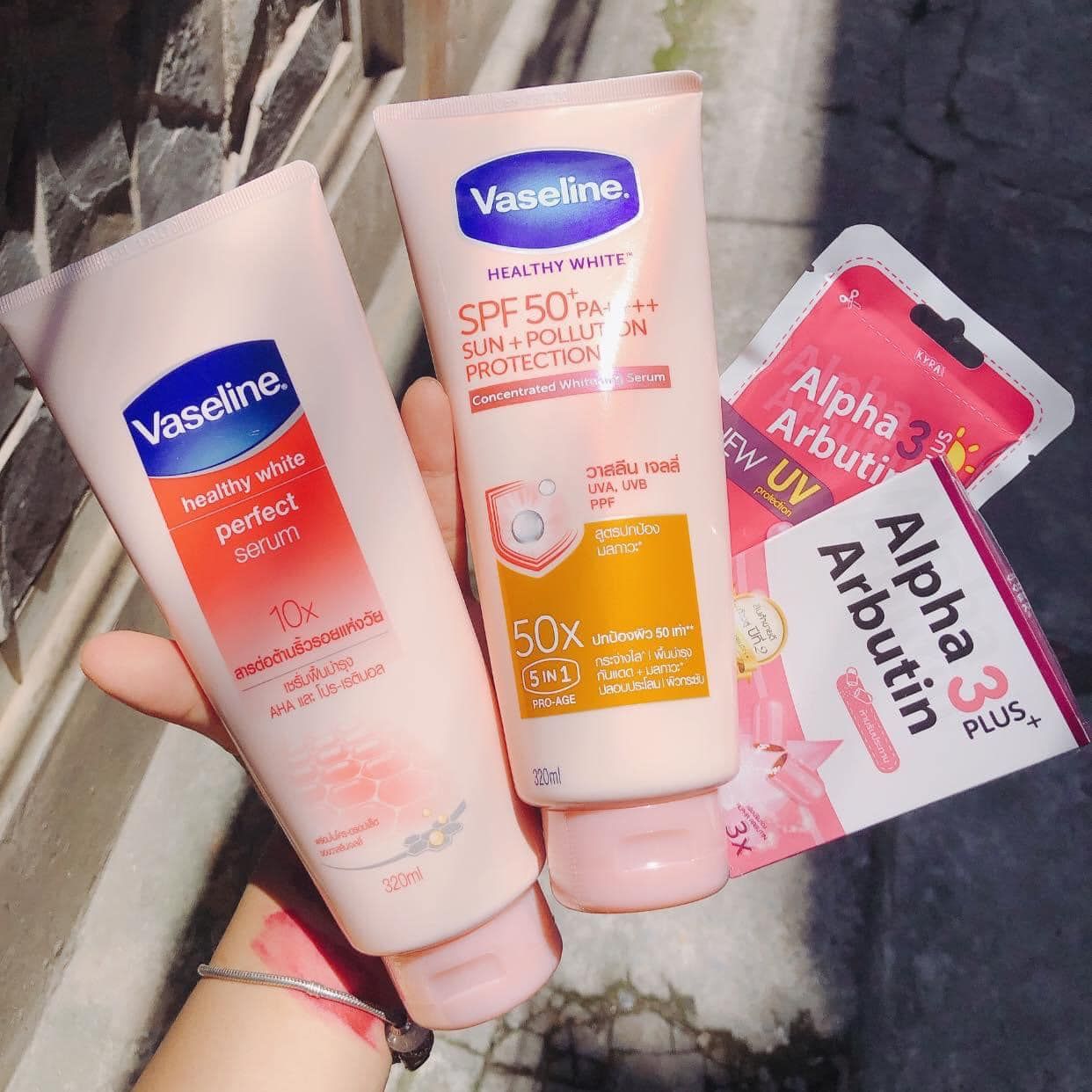 Sữa dưỡng thể trắng da Vaseline Healthy White Perfect Serum 10X - 320ml